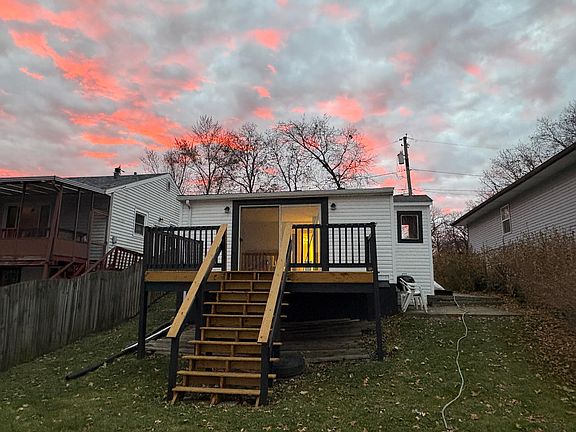 2nd image of 121 W Lakeview Dr
