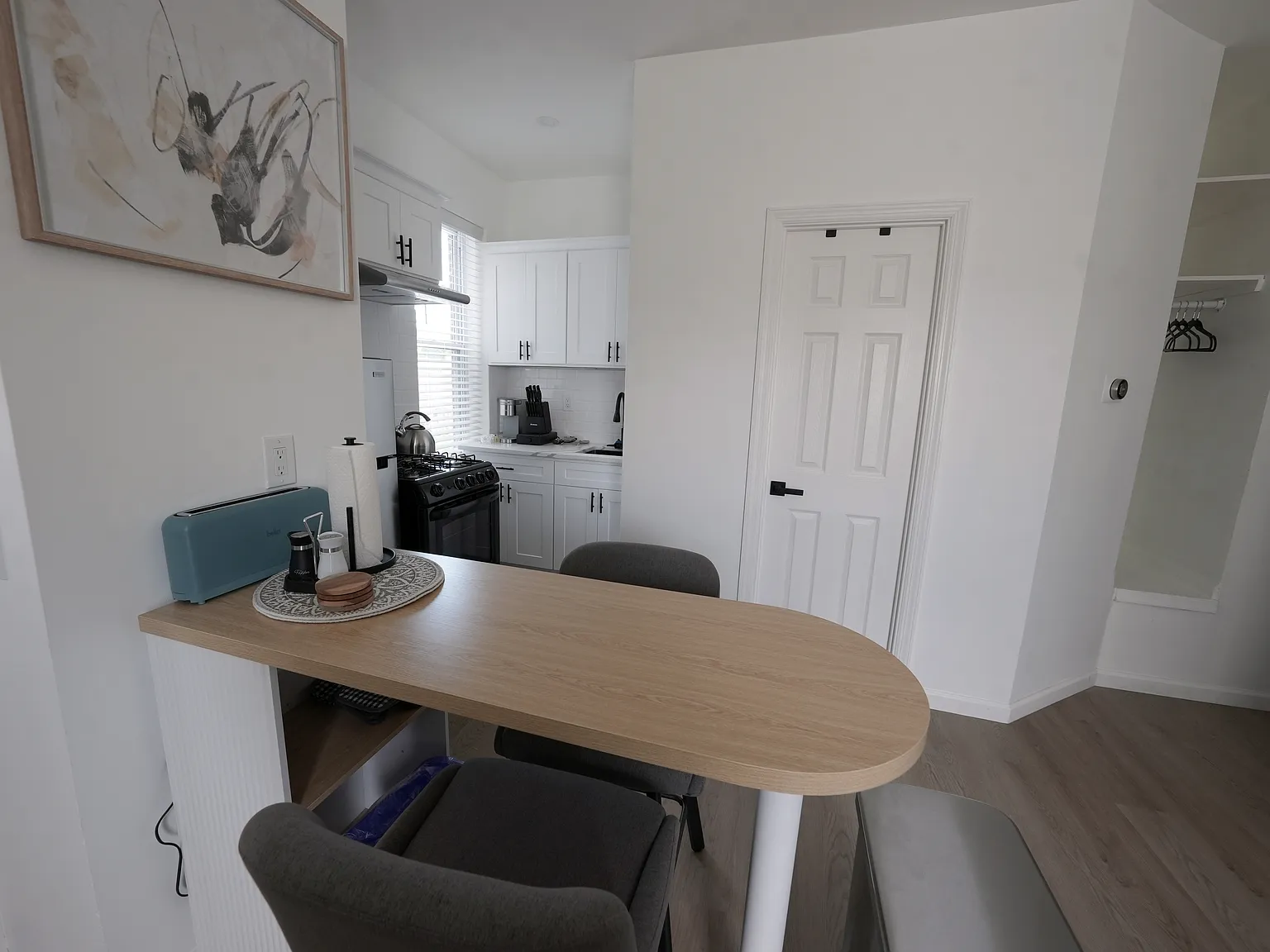 2712 Seymour Ave — Photo 2