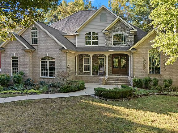 3rd image of 2399 Thompson Rd