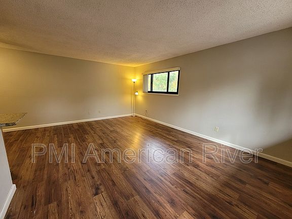 3rd image of 6504 Auburn Blvd APT 4