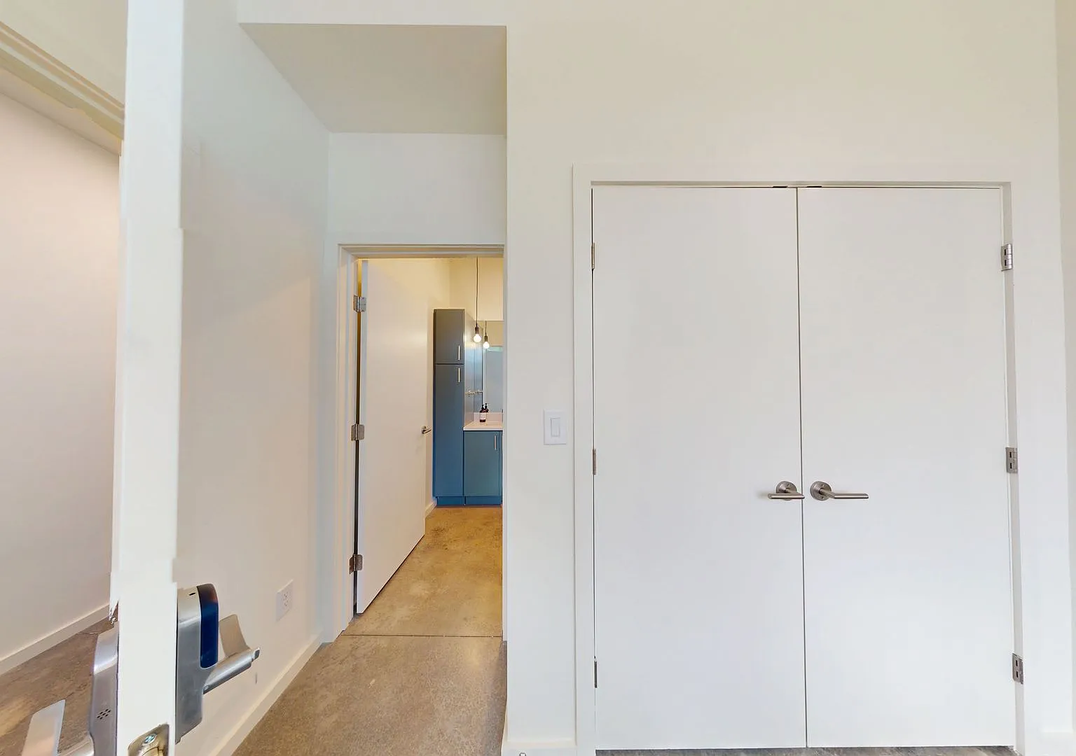 Private Room with Walk-In Closet Utilities & WiFi Included — Photo 3