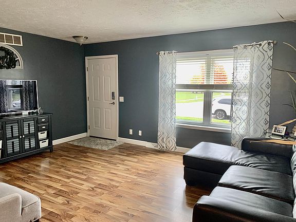 3rd image of 1032 Harvest Dr