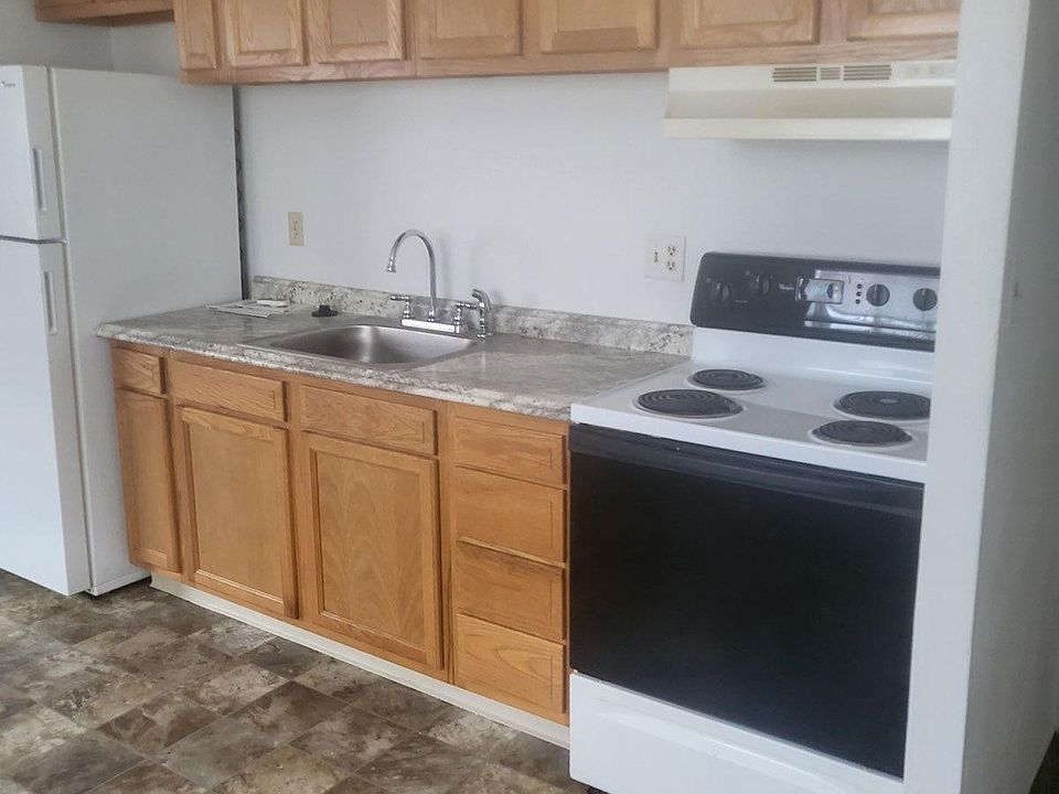 1st image of 208 Elm St APT 3
