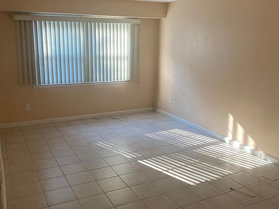 4th image of 139 Park Dr N Floor 1