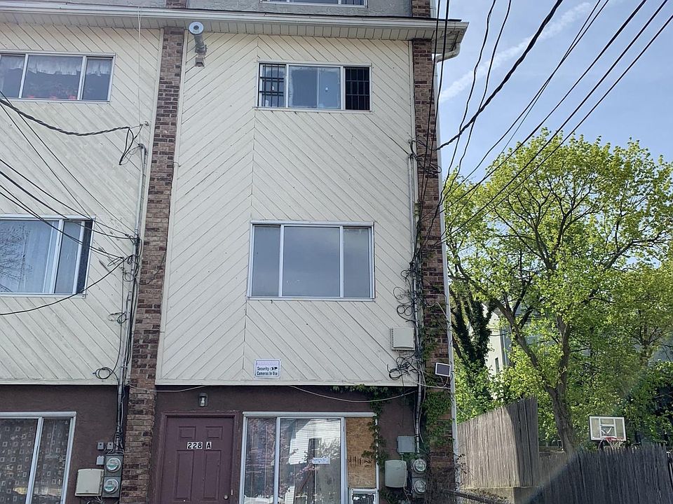 1st image of 228 Targee St