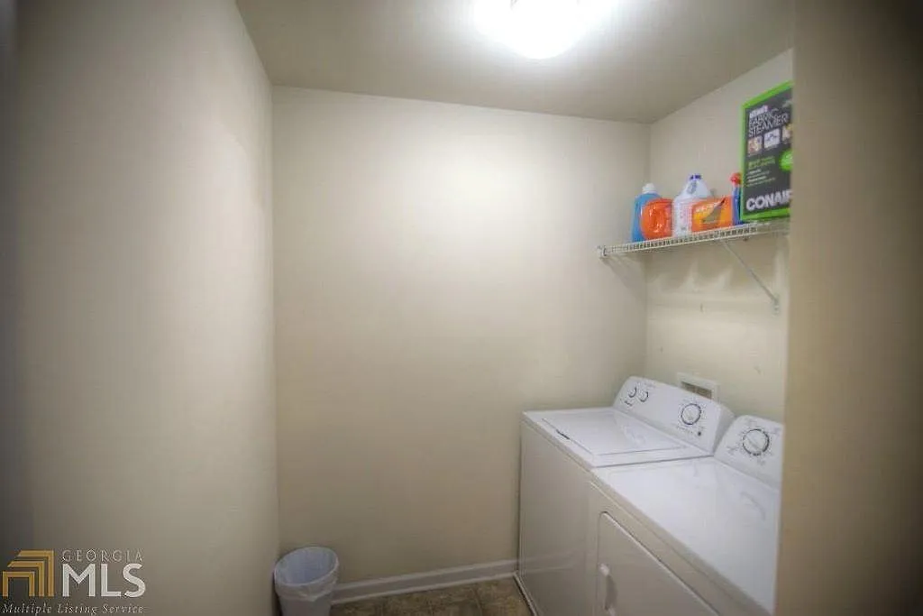 3 bed, 2360 sqft, $2,950 — Photo 4