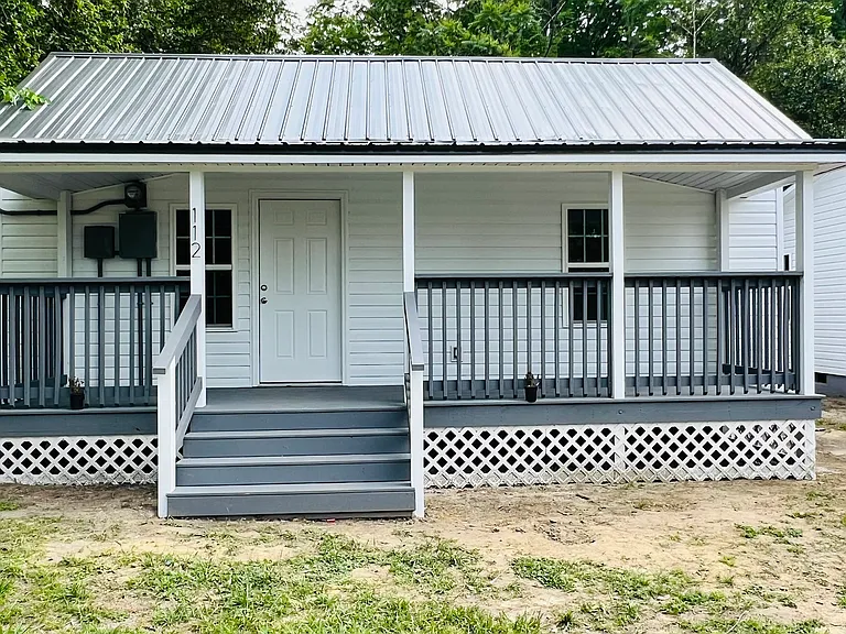 108 E Dewey St — Photo 46