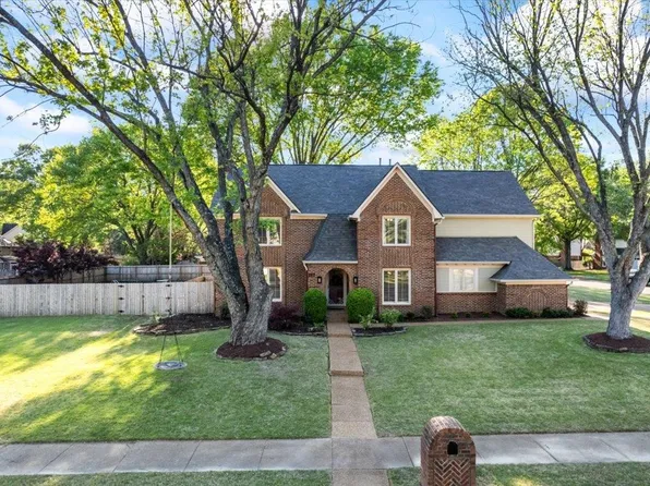 947 Rolling Oaks Ln, Collierville, TN 38017