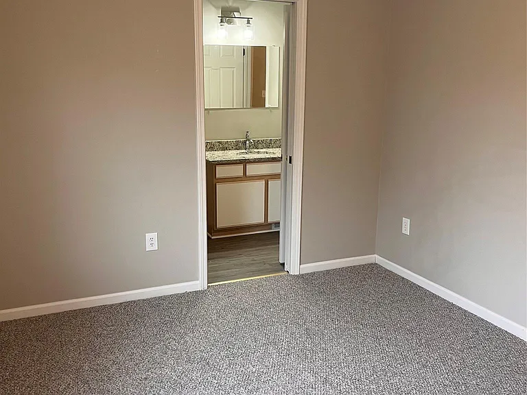 902 Beaconsfield Ave — Photo 8