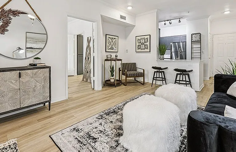 NEO at Midtown Apartments — Photo 7