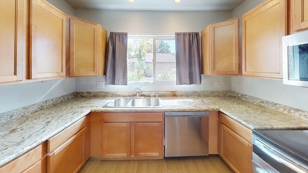 3 bed, 2.0 bath, 1787 sqft, $2,199 — Photo 4