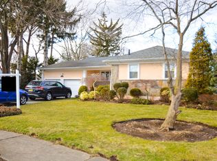 27 N Strathmore St, Valley Stream, NY 11581
