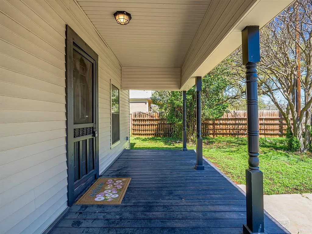 2 bed, 1.0 bath, 874 sqft, $2,000 — Photo 3