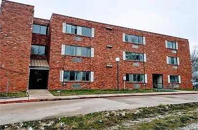 318 E Main St — Photo 1