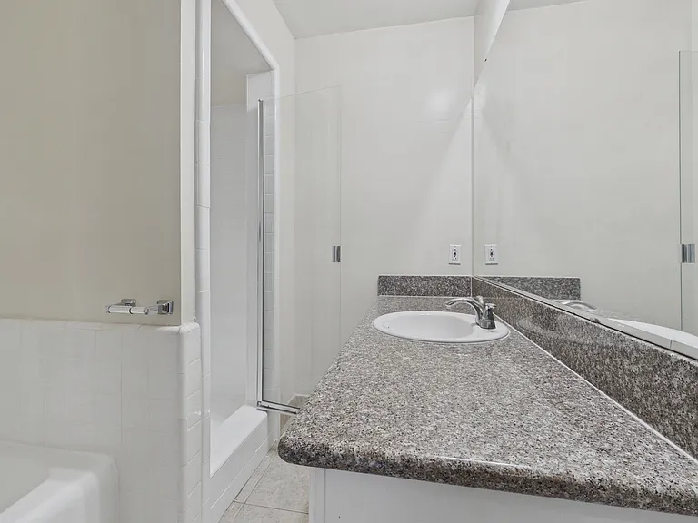 115 Doheny Apartments — Photo 54