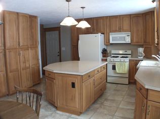 2110 Pinewood St, Jenison, MI 49428