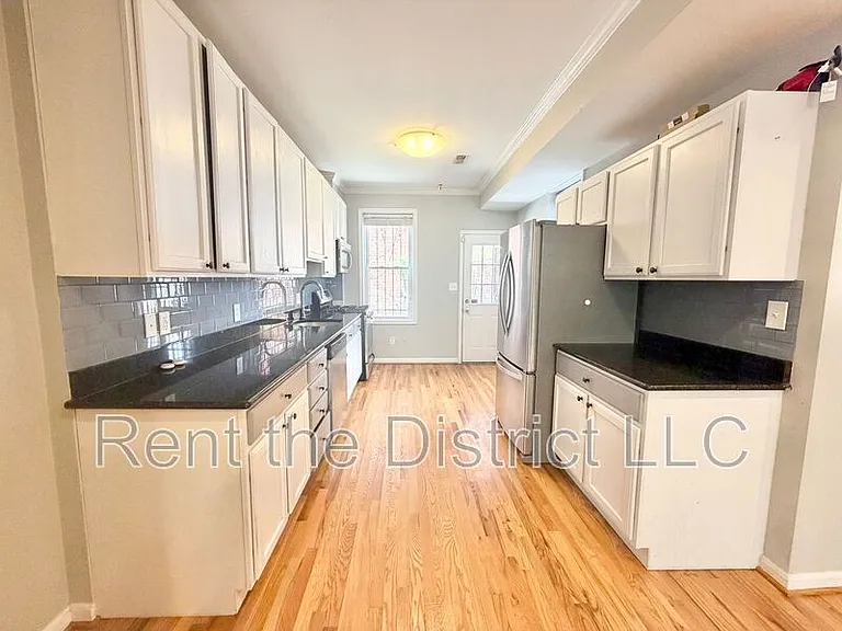 775 Kenyon St NW — Photo 8