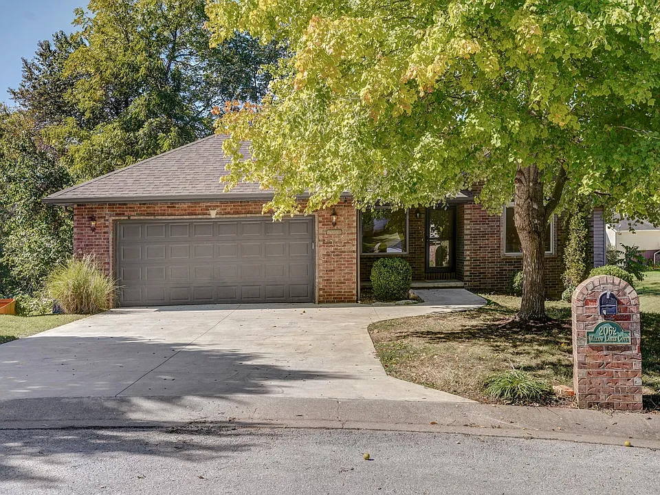 2062 W Willow Lakes Cv