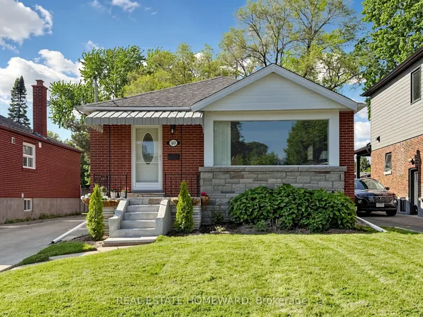 40 Donora Dr, Toronto, ON M4B 1B5