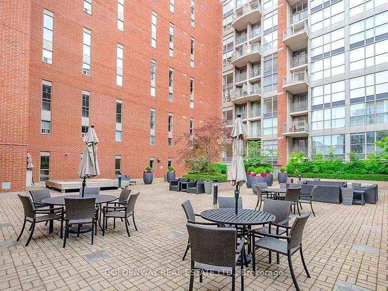 18 Merton St #911 — Photo 12