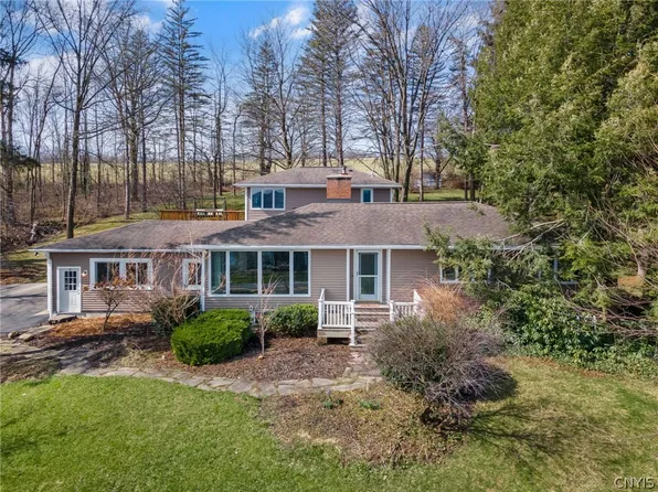 2111 W Lake Rd, Skaneateles, NY 13152