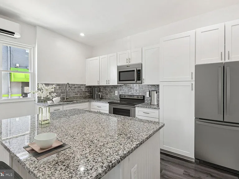 502 S Haven St — Photo 4