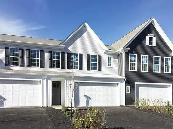 2224 Red Fox Dr, Hummelstown, PA 17036