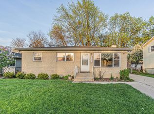 1423 S Busse Rd, Mount Prospect, IL 60056