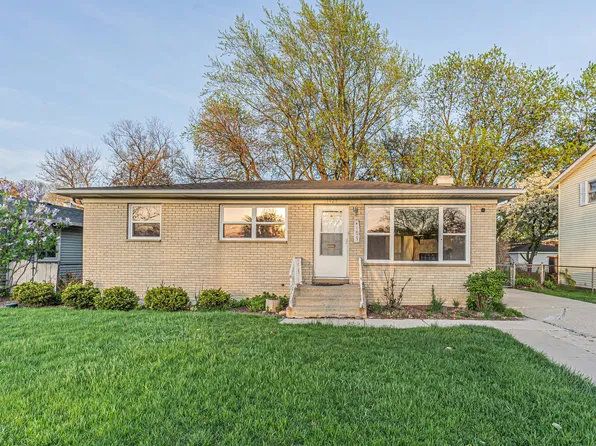 1423 S Busse Rd, Mount Prospect, IL 60056