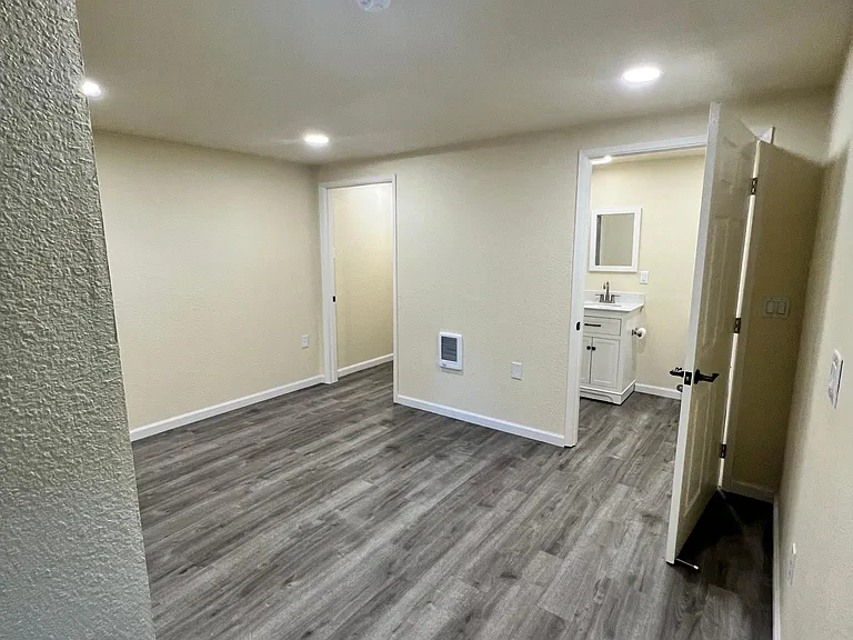 442 E H St #442 — Photo 19