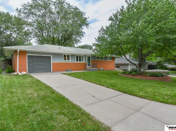 2345 Saint Thomas Dr, Lincoln, NE 68502