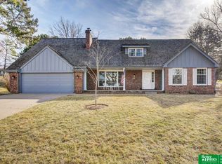 9963 Devonshire Dr, Omaha, NE 68114