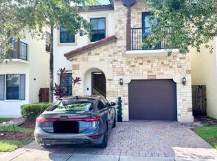10300 NW 70th Ter, Doral, FL 33178