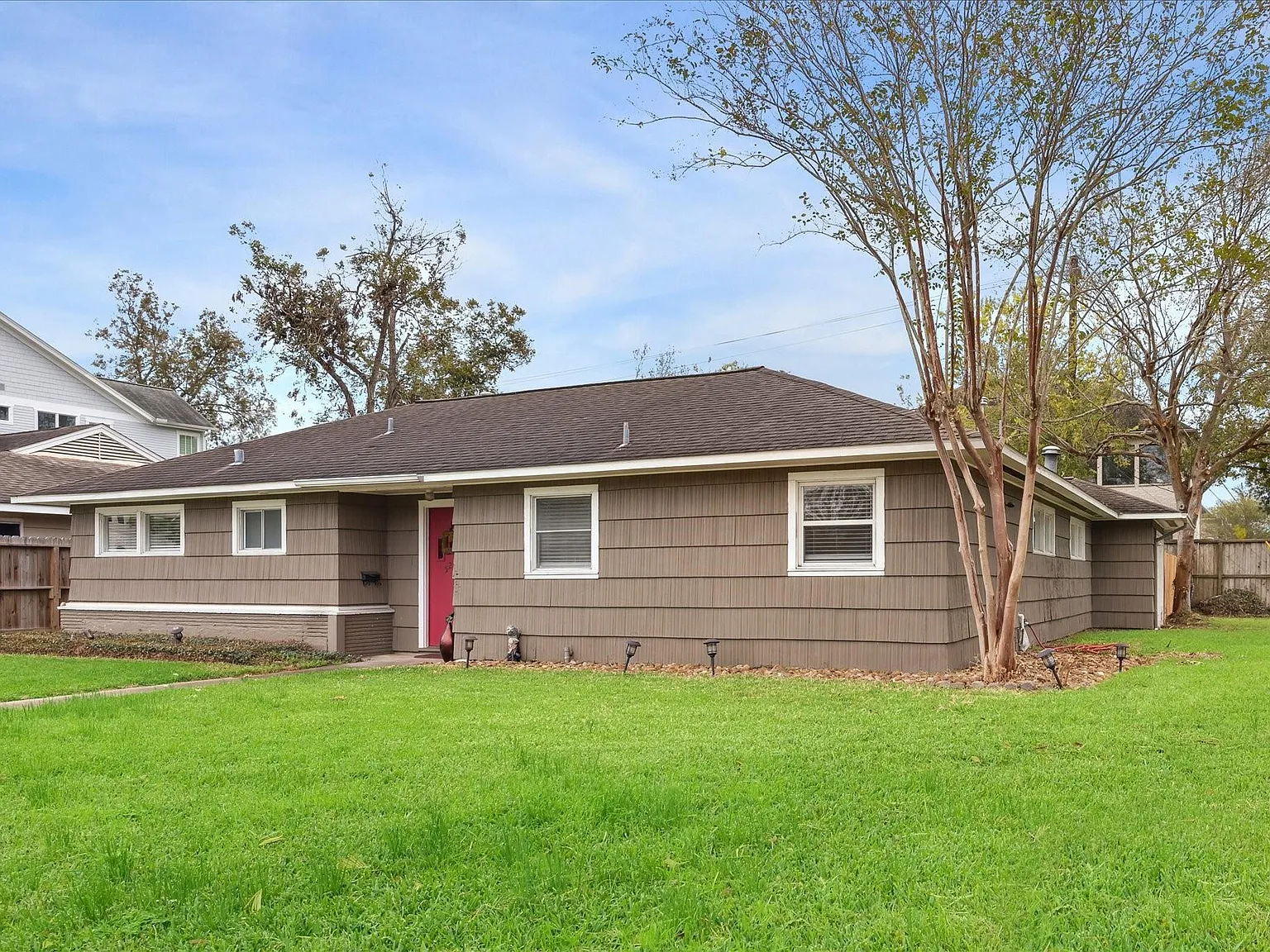 3 bed, 1.0 bath, 1380 sqft, $2,200 — Photo 1