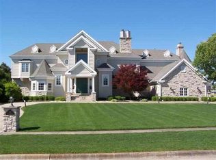 14 Smokey Ct, Bloomington, IL