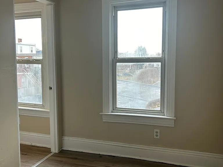 121 N State St — Photo 30