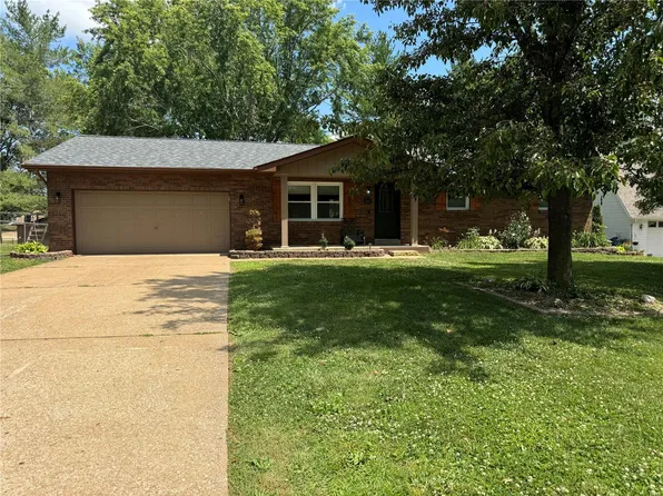 951 Meadowview Ln, Columbia, IL 62236