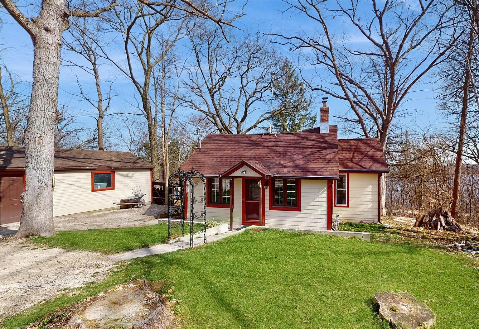 W8846 Hickory Rd, Delavan, WI 53115 | Zillow