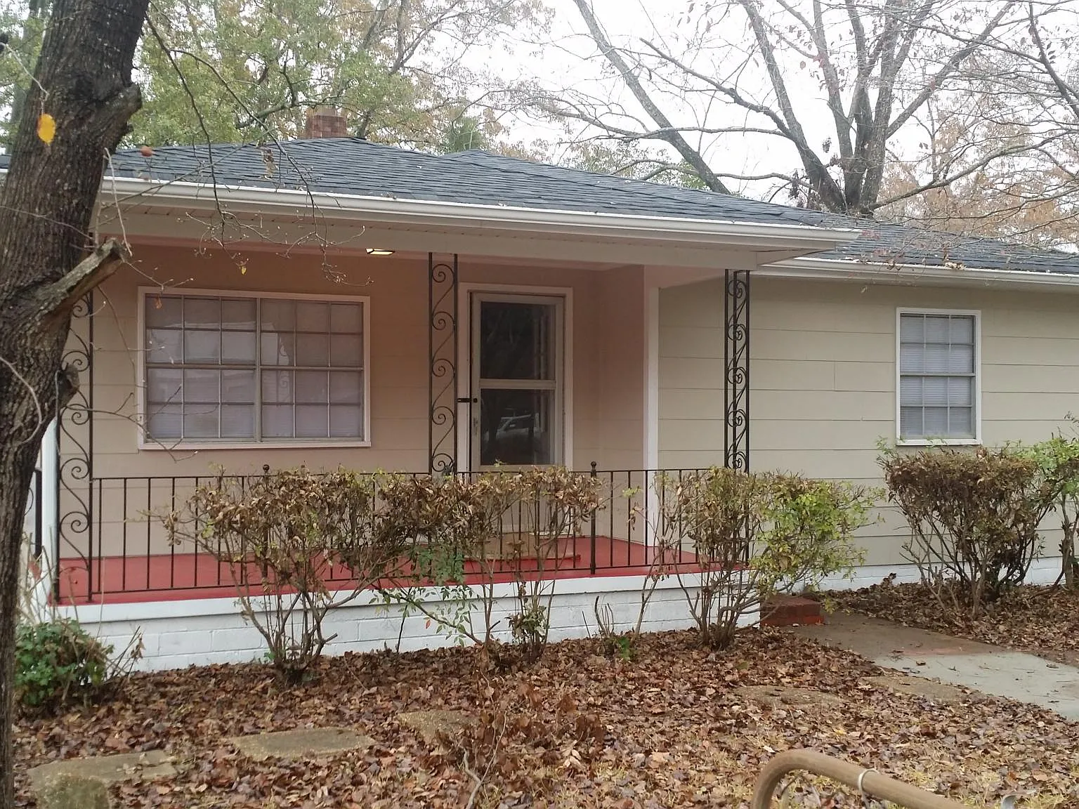 3 bed, 1.5 bath, 1652 sqft, $1,350 — Photo 1