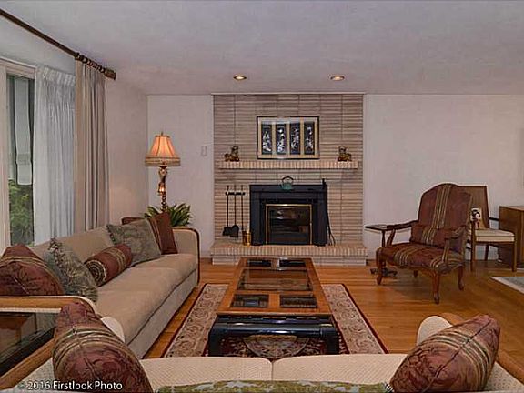 4th image of 75 Sweetbriar Dr