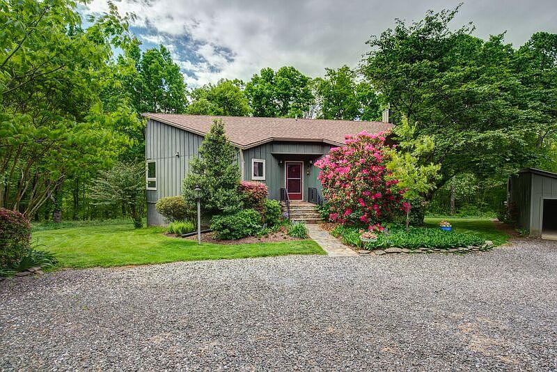 1st image of 565 Carefree Ln
