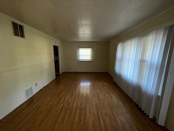 2nd image of 2301 W Oliver Dr