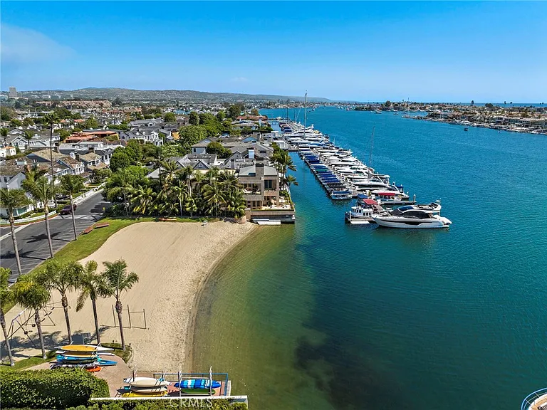 2431 Bayshore Dr — Photo 41