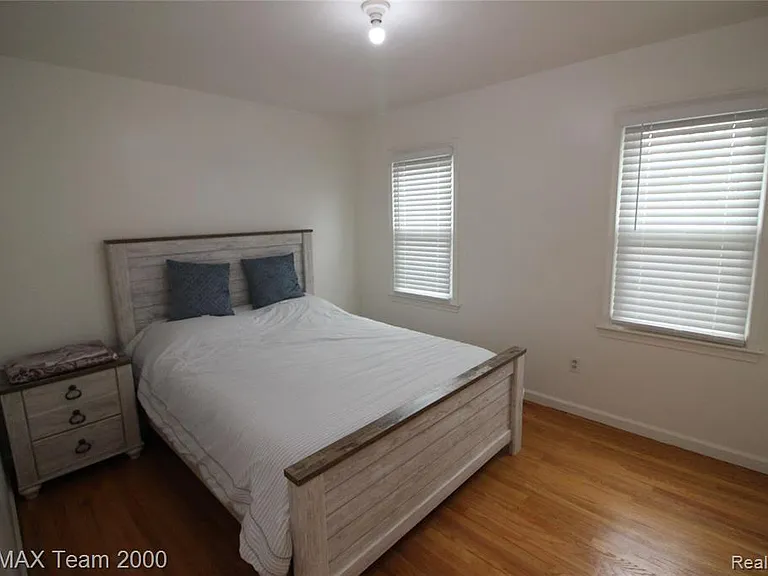 24301 Colgate St — Photo 15