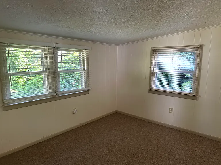232 Bassett Ave — Photo 10