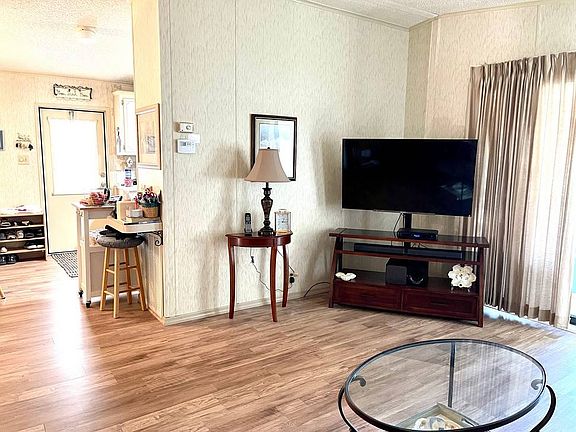 3rd image of 4654 Arlington Park Dr