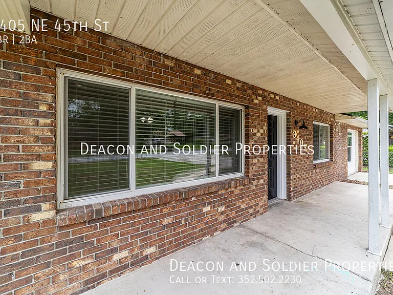 3405 NE 45th St — Photo 21