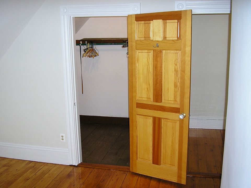 Bedroom/ Walk in closet