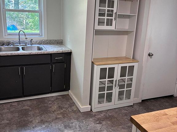 4th image of 3319 Waalkes St