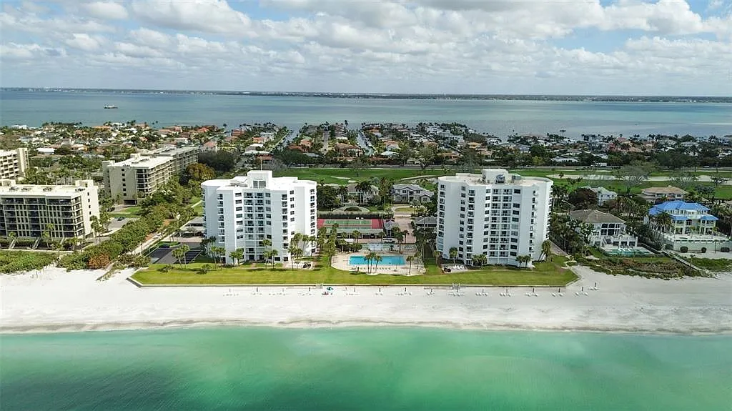 2 bed, 1.5 bath, 1080 sqft, $4,000 — Photo 1
